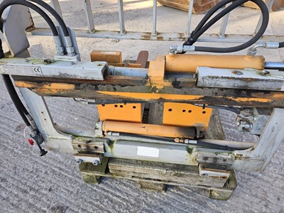 Lot 532 - 2018 Durwen RSV25 GS-SP Fork Positioner Carriage & Forks to suit Forklift