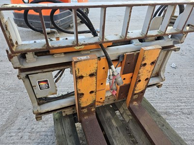 Lot 532 - 2018 Durwen RSV25 GS-SP Fork Positioner Carriage & Forks to suit Forklift