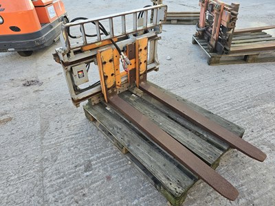 Lot 532 - 2018 Durwen RSV25 GS-SP Fork Positioner Carriage & Forks to suit Forklift
