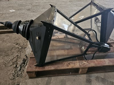 Lot 32 - Vintage Gate Lamp (Light Sensitive) (2 of)