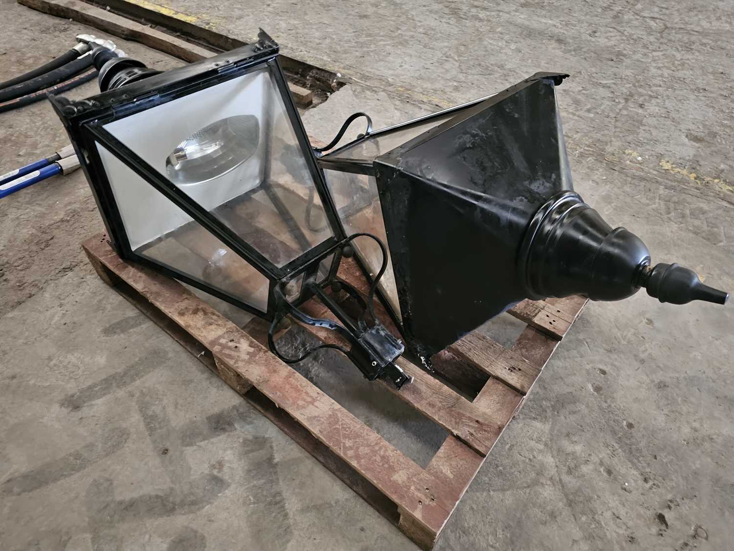 Lot 32 - Vintage Gate Lamp (Light Sensitive) (2 of)