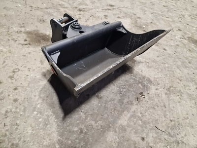 Lot 788 - Unused 28" Scandinavian Tilt Bucket 25mm Pin to suit Mini Excavator