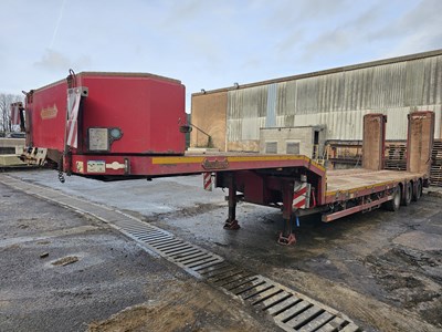 Lot 2009 Nooteboom OSD-61-03V Tri Axle Extendable Step Frame Low Loader Trailer, Hydraulic Flip Toe Ramps, Rear Steer, Front Lift, Air Suspension