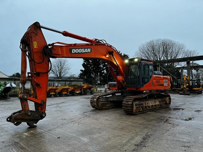 Lot 258 - 2013 Doosan DX380LC-3 600mm Pads, Geith Hydraulic QH, Piped, Demo Cage, A/C