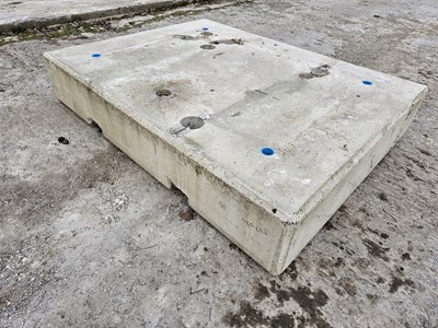 Lot 772 - 1950 x 1500 x 350 Concrete Counter Weight (Approx 2 Ton)