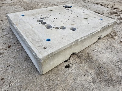 Lot 773 - 1950 x 1500 x 350 Concrete Counter Weight (Approx 2 Ton)