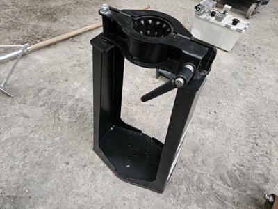 Lot 424 - Unused Post Clamp