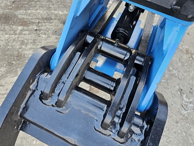 Lot 562 - Unused Hydraulic Log Grab 35mm Pin to suit 1-3 Ton Excavator, 4 Way  Headstock