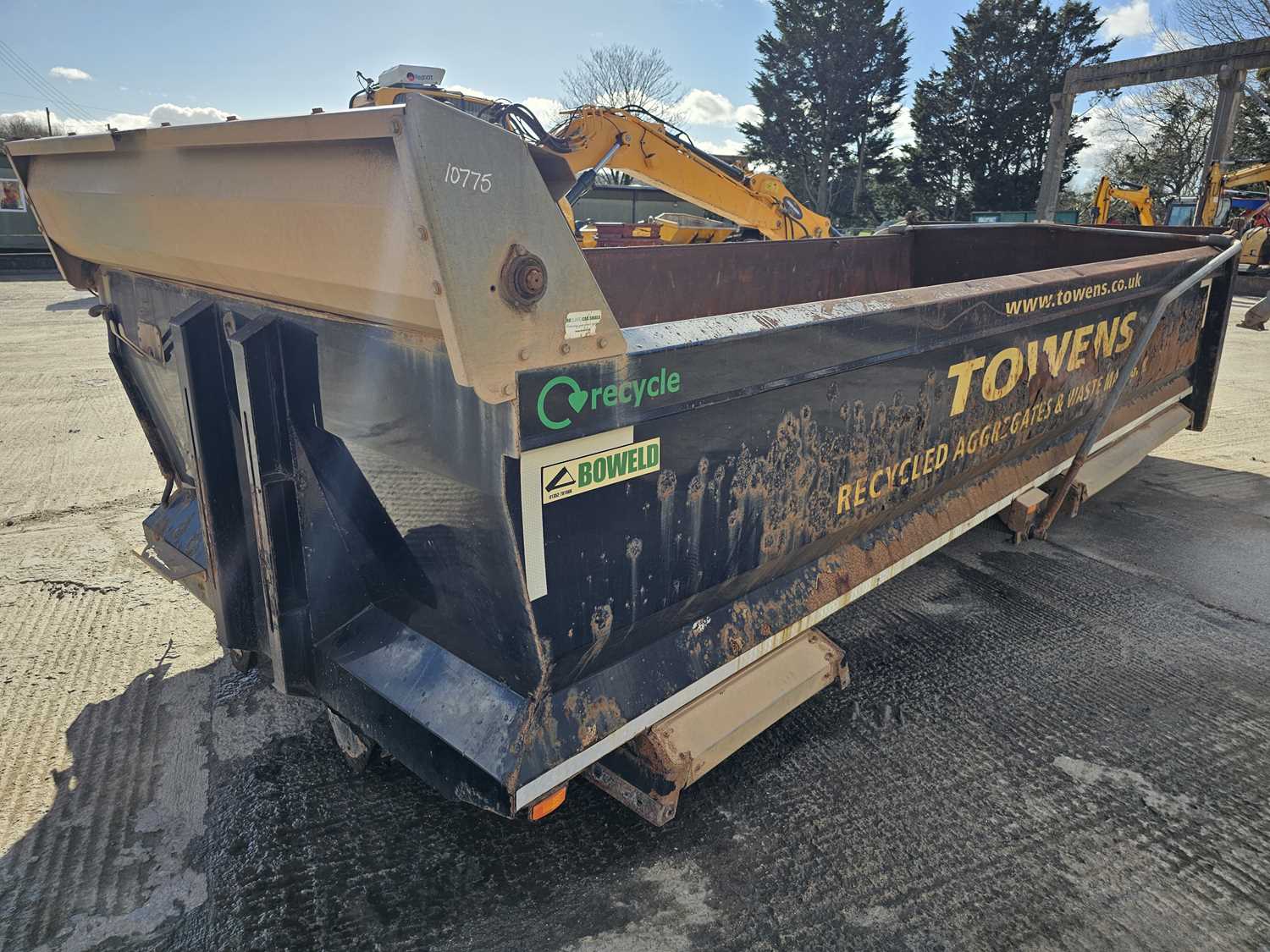 Lot 2015 Boweld Steel Tipper Body to suit 8x4 Lorry, Easy Sheet