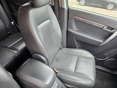 Lot 34 - 2010 Chevrolet Captiva LTZ, 7 Seater, Auto, Reverse Camera, Sat Nav, Full Leather, Heated Electric Seats, Bluetooth, Cruise Control, A/C (Reg. Docs. Available)