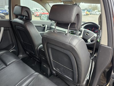 Lot 34 - 2010 Chevrolet Captiva LTZ, 7 Seater, Auto, Reverse Camera, Sat Nav, Full Leather, Heated Electric Seats, Bluetooth, Cruise Control, A/C (Reg. Docs. Available)