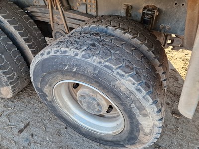 Lot 42 - Volvo FMX420 Euro6 8x4 Tipper Lorry, Boweld Body, Reverse Camera, Easy Sheet, Edbro Tipping Gear, Air Tail Gate Lock, Automatic Gear Box, A/C (Reg. Docs. Available, Tested 03/23)