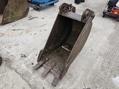 Lot 18" Digging Bucket 40mm Pin to suit 4-6 Ton Excavator