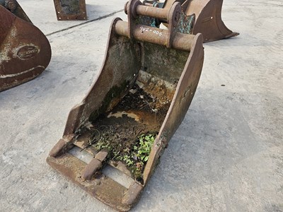 Lot 30" Digging Bucket 65mm Pin to suit 13 Ton Excavator