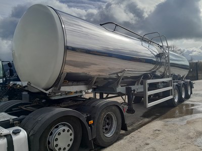 Lot Crane Fruehauf 30,000 Litre Stainless Steel Tri Axle Tanker Trailer