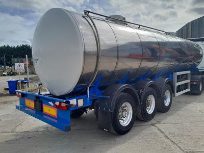 Lot Crane Fruehauf 30,000 Litre Stainless Steel Tri Axle Tanker Trailer
