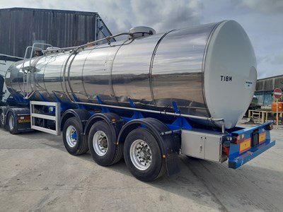 Lot Crane Fruehauf 30,000 Litre Stainless Steel Tri Axle Tanker Trailer