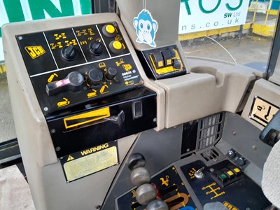 Lot JCB Fastrac 1135 4WD Tractor, Front & Rear Suspension, Air Brakes, 4 Spool Valves, A/C