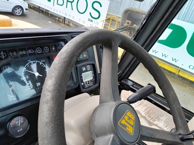 Lot JCB Fastrac 1135 4WD Tractor, Front & Rear Suspension, Air Brakes, 4 Spool Valves, A/C