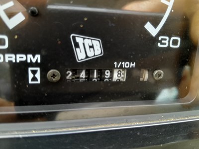 Lot JCB Fastrac 1135 4WD Tractor, Front & Rear Suspension, Air Brakes, 4 Spool Valves, A/C