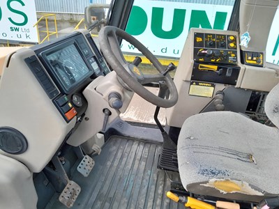 Lot JCB Fastrac 1135 4WD Tractor, Front & Rear Suspension, Air Brakes, 4 Spool Valves, A/C