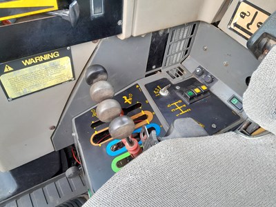 Lot JCB Fastrac 1135 4WD Tractor, Front & Rear Suspension, Air Brakes, 4 Spool Valves, A/C