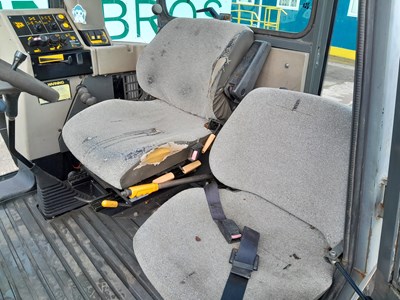 Lot JCB Fastrac 1135 4WD Tractor, Front & Rear Suspension, Air Brakes, 4 Spool Valves, A/C