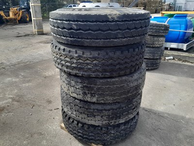 Lot 784 - Michelin 13R22.5 Tyre & Rim (5 of)