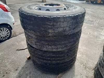 Lot Michelin 13R22.5 Tyre & Rim (4 of)