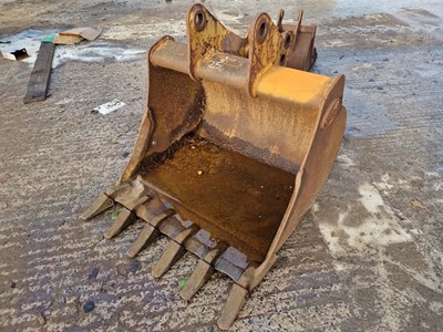 Lot 277 - Geith 36" Digging Bucket 45mm Pin to suit Case Backhoe Loader