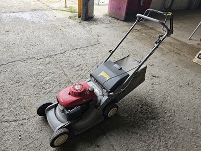 Lot 134 - 2002 Honda HRB476C Petrol Pedestrian Lawnmower, Grass Collector