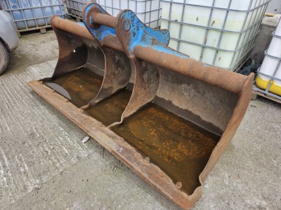 Lot 960 - 84" Grading Bucket 80mm Pin to suit 20 Ton Excavator