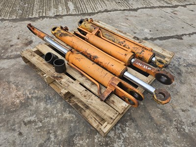 Lot 684 - Hydraulic Rams (4 of)