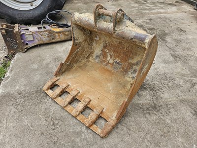 Lot Strickland 36" Digging Bucket 45mm Pin to suit 4-6 Ton Excavator