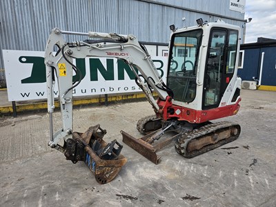 Lot 238 - 2018 Takeuchi TB225, Rubber Tracks, Blade, Offset, CV, Whites Manual QH, Piped, Expanding Undercarriage