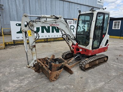 Lot 239 - 2018 Takeuchi TB225, Rubber Tracks, Blade, Offset, CV, Whites Manual QH, Piped, Expanding Undercarriage