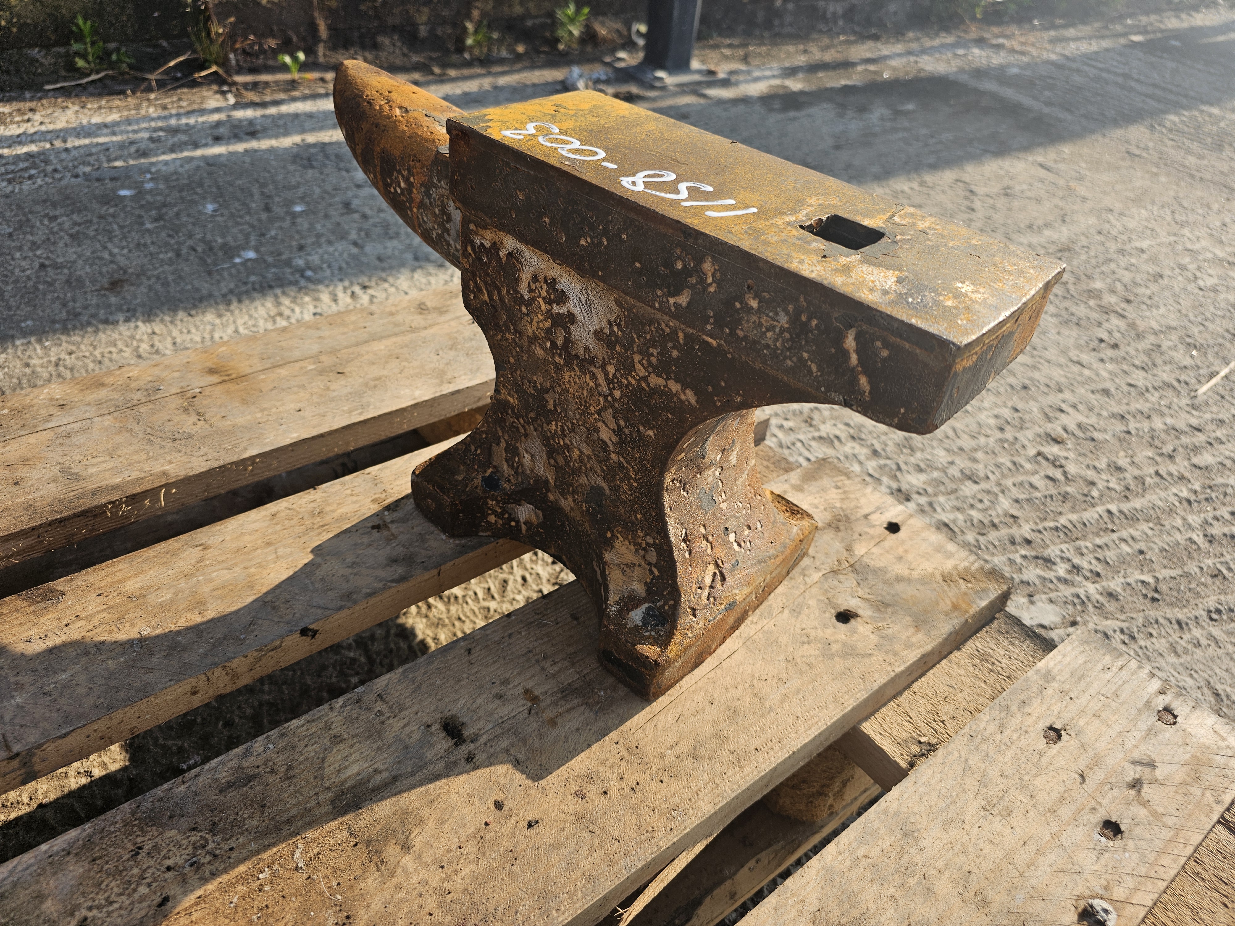 Lot 21 - Small Anvil