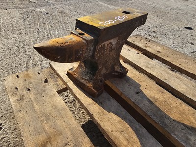 Lot 21 - Small Anvil