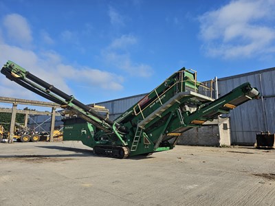 Lot 184 - 2015 McCloskey S130 2D Tracked 2 Deck 3 Way Screener, 14' x 5' Screen Deck, CAT 4.4 Engine