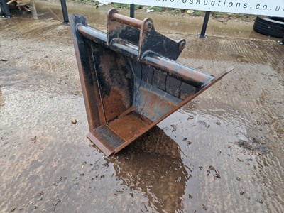 Lot 271 - 2020 Digbits V Bucket S45 Hitch to suit 5-12 Ton Excavator