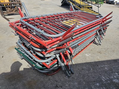 Lot 680F - Selection of Metal Pedestrian Fencing