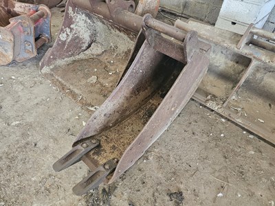 Lot 14" Ditching Bucket, 40mm Pins to suit 6-8 Ton Excavator