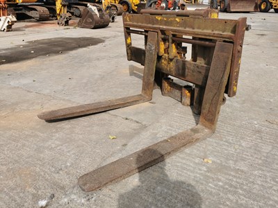 Lot Headstock & 4' Forks to suit Wheeled Loader