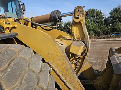 Lot 2014 CAT 966K XE Wheeled Loader, Joystick Steering, Auto Lube, Reverse Camera, WLI, A/C