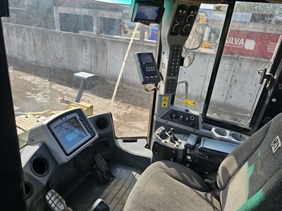 Lot 2014 CAT 966K XE Wheeled Loader, Joystick Steering, Auto Lube, Reverse Camera, WLI, A/C