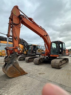 Lot 2014 Doosan DX225LC-3 800mm Steel Tracks, CV, Geith Hydraulic QH, Piped, Aux. Piping, Reverse Camera, A/C